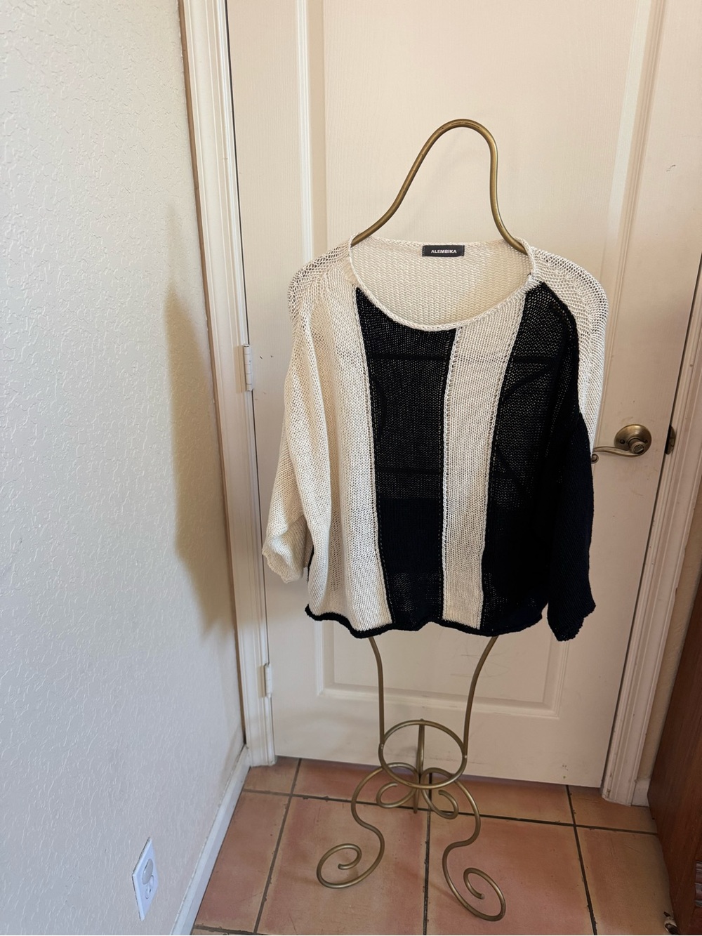 Alembika Two-Tone Black & Cream Knit Sweater